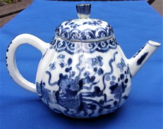 ANTIQUE CHINESE SMALL PORCELAIN Blue & White TEAPOT - 18th.  century. 9