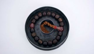 An Aloeswood/Aragwood Rosary Bracelet with Metal Box 3