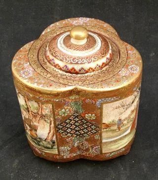 Stunning Japanese Meiji Satsuma Jar,  Signed 7