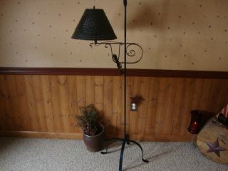 Wrought Iron country Floor lamp w/Flame Tip / 6