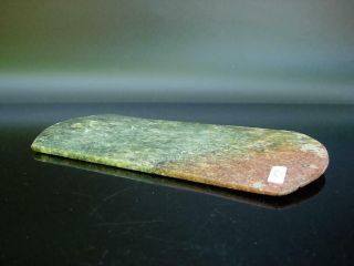 A LARGE ANTIQUE CHINESE MOTTLED GREEN & RUSSET JADE AXE BLADE 3