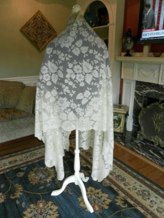 ANTIQUE VINTAGE SILK LACE SHAWL SCALLOPED EDGES 4