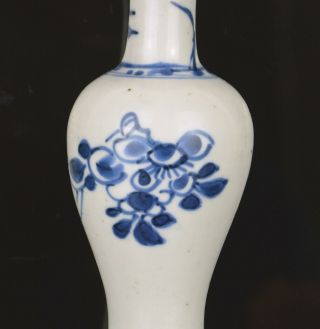 A 17TH CENTURY TRANSITIONAL CHINESE SMALL VASE 3