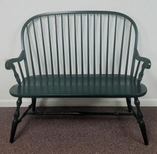 Windsor Bench With Saddle Seat And Arms In Hunter Green