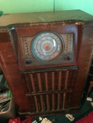 Antique Radio Decent Shape