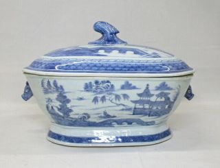 H836: Rare Chinese covered bowl of old blue and white porcelain of Qing Dynasty 2