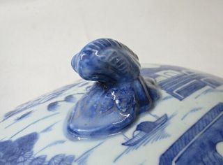 H836: Rare Chinese covered bowl of old blue and white porcelain of Qing Dynasty 6