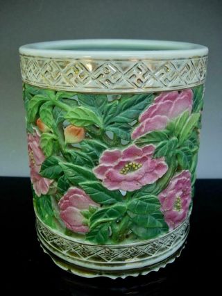 AN OLD CHINESE FAMILLE ROSE RETICULATED BRUSH POT WITH INSCRIPTION 3