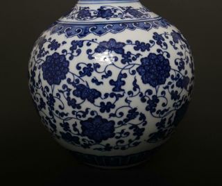 Finely Antique Chinese Porcelain Blue and White Vase Qianlong Marked - flower 34cm 10