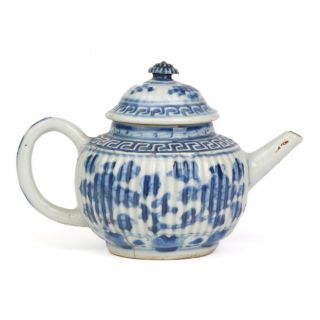 Chinese Kangxi Blue & White Ribbed Teapot 18th C.