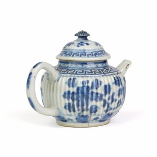 CHINESE KANGXI BLUE & WHITE RIBBED TEAPOT 18TH C. 2