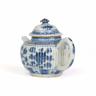 CHINESE KANGXI BLUE & WHITE RIBBED TEAPOT 18TH C. 3