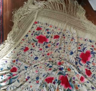 GORGEOUS ANTIQUE CHINESE CANTON SILK EMBROIDERED 2 SIDED SHAWL PIANO 9