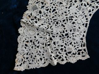 ANTIQUE FLEMISH? ITALIAN? LACE COLLAR,  FIGURES AND PORTRAITS IN THE DESIGN 10