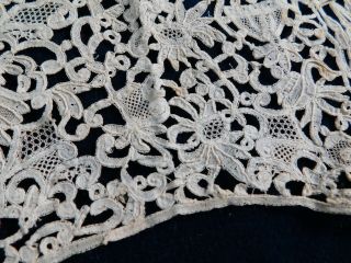 ANTIQUE FLEMISH? ITALIAN? LACE COLLAR,  FIGURES AND PORTRAITS IN THE DESIGN 11