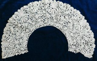ANTIQUE FLEMISH? ITALIAN? LACE COLLAR,  FIGURES AND PORTRAITS IN THE DESIGN 4