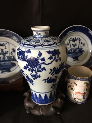 Chinese 6 Character Mark Blue And White Baluster Vase With Fruits & Flowers 22cm