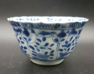 antique Chinese porcelain bowl - Kangxi 11