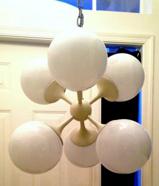 VINTAGE Classic LIGHTOLIER Mid - Century SPUTNIK CHANDELIER Cream w/ White Globes 2