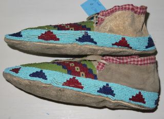 Northern Plains Beaded Hide Moccasins Circa 1900 Sioux EX - COWANS 11