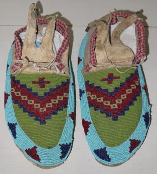 Northern Plains Beaded Hide Moccasins Circa 1900 Sioux EX - COWANS 5