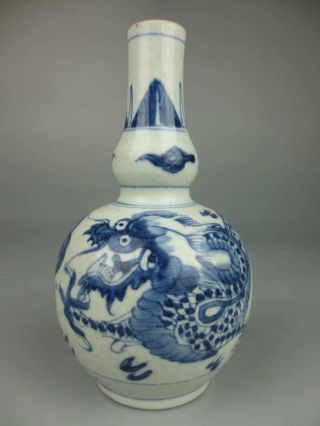 Chinese 18/19th Porcelain Blue And White Dragon Pattern Vase