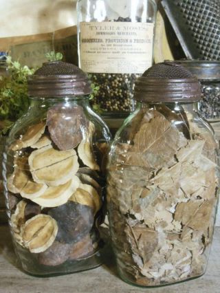 2 RUSTIC FARMHOUSE GLASS TUTTLE ' S HERB PANTRY JARS WITH SHOO FLY DOME METAL CAP 2