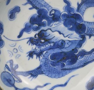 A KANGXI PERIOD CHINESE ' DRAGON OVER THE WALL ' DISH WITH MARK c1700 3