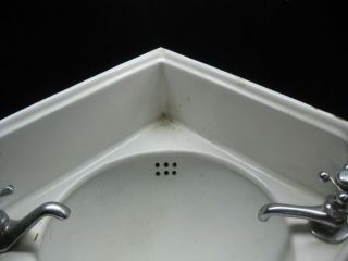 VINTAGE SM CO.  PORCELAIN ORNATE CAST IRON BATHROOM CORNER SINK 2