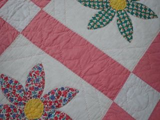 Charming Daisies Vintage COTTAGE Pink Applique Daisy QUILT 87x76 