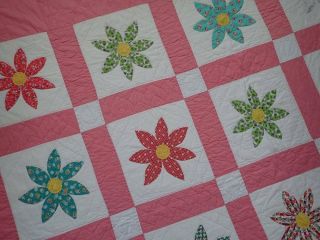 Charming Daisies Vintage COTTAGE Pink Applique Daisy QUILT 87x76 