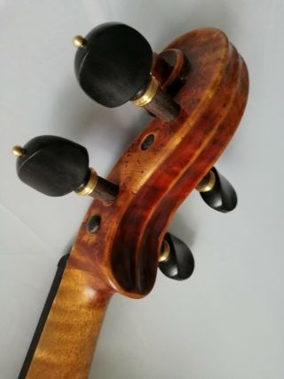Very old violin for professional players 10