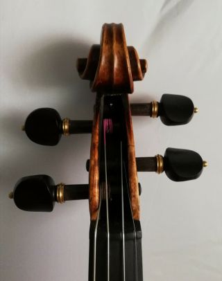 Very old violin for professional players 8