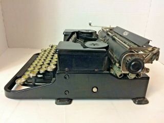 VIntage Antique Royal Portable Typewriter with Case 10