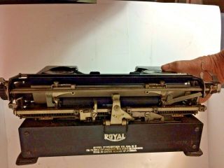 VIntage Antique Royal Portable Typewriter with Case 7