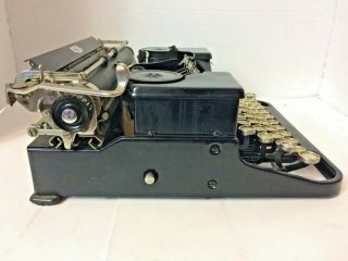 VIntage Antique Royal Portable Typewriter with Case 9