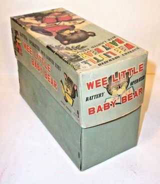 1950 ' s BATTERY OPERATED WEE LITTLE BABY BEAR TIN TOY a.  k.  a.  READING BEAR 11