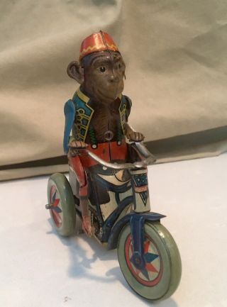 Rare ARNOLD,  US Zone Germany - Wind up Tin Monkey on tricycle 1946 with wind KEY 5