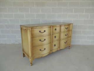 Huntley Furniture French Louis XV Style Serpentine Chest / Dresser 2