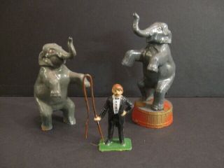 W.  Britains 2 Elephants On Pedestal With Charbens Tamer Mammoth Circus (h)