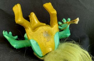 VINTAGE YELLOW & GREEN OILY JIGGLER RUSS BERRIE WULVER WOLF W/GREEN TAIL 10