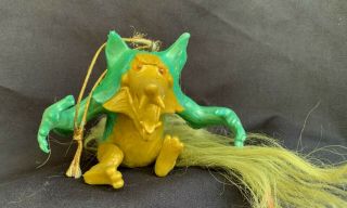 VINTAGE YELLOW & GREEN OILY JIGGLER RUSS BERRIE WULVER WOLF W/GREEN TAIL 2