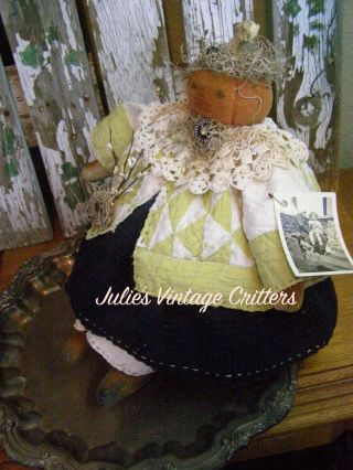 PRIMITIVE FALL PUMPKIN DOLL,  ANTIQUE QUILT,  OLD PHOTO,  FOLK ART FALL PUMPKIN DOLL 10