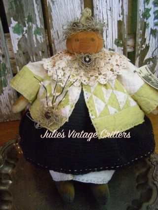 PRIMITIVE FALL PUMPKIN DOLL,  ANTIQUE QUILT,  OLD PHOTO,  FOLK ART FALL PUMPKIN DOLL 12