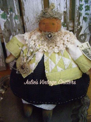 PRIMITIVE FALL PUMPKIN DOLL,  ANTIQUE QUILT,  OLD PHOTO,  FOLK ART FALL PUMPKIN DOLL 5