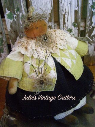 PRIMITIVE FALL PUMPKIN DOLL,  ANTIQUE QUILT,  OLD PHOTO,  FOLK ART FALL PUMPKIN DOLL 7