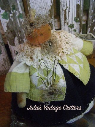 PRIMITIVE FALL PUMPKIN DOLL,  ANTIQUE QUILT,  OLD PHOTO,  FOLK ART FALL PUMPKIN DOLL 8