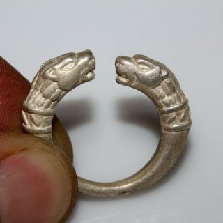 MUSEUM QUALITY ANCIENT GREEK SOLID SILVER RING WITH LION HEADS CIRCA 500 - 300 BC 2