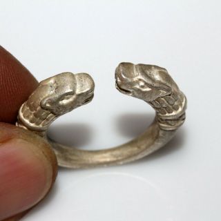 MUSEUM QUALITY ANCIENT GREEK SOLID SILVER RING WITH LION HEADS CIRCA 500 - 300 BC 5