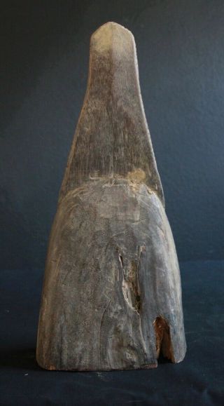 OLD AND CROCODILE CANOE HEAD FROM THE SEPIK RIVER IN GUINEA 7